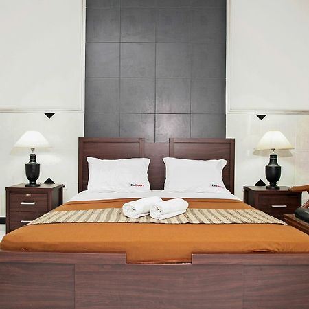 Reddoorz Near City Of Tomorrow Mall Surabaia Exterior foto