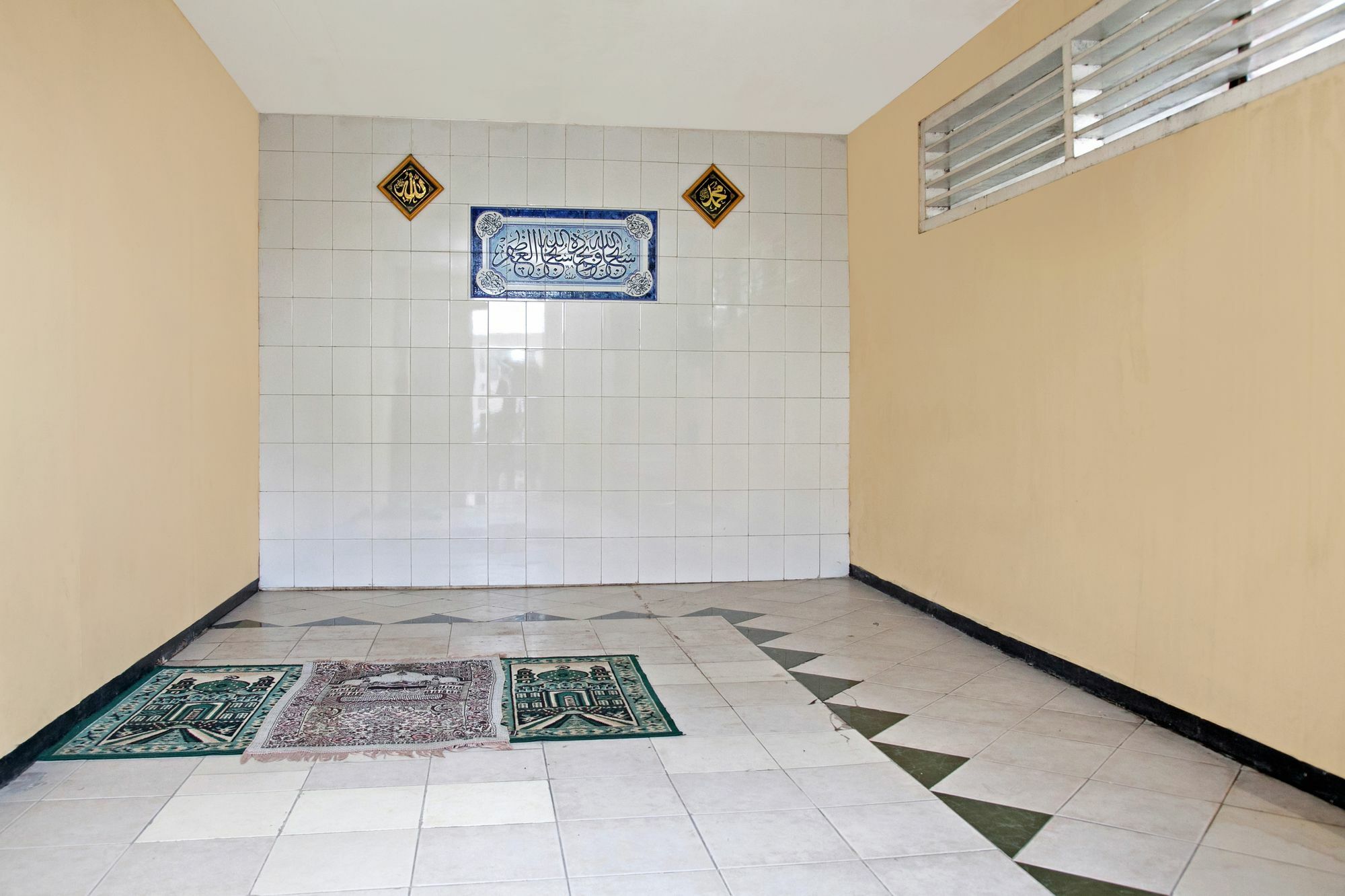 Reddoorz Near City Of Tomorrow Mall Surabaia Exterior foto